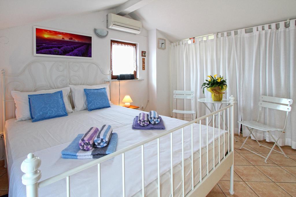 Holiday Home Marko Funtana Exterior photo